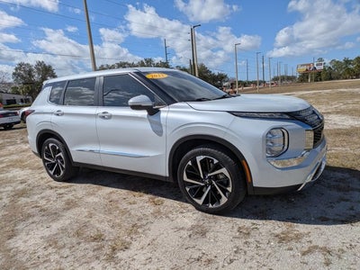 2022 Mitsubishi Outlander ES