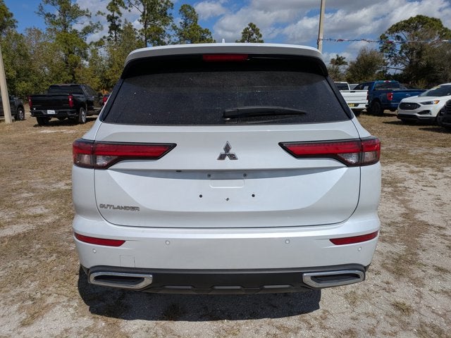 2022 Mitsubishi Outlander ES