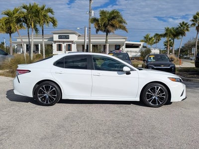 2020 Toyota Camry SE