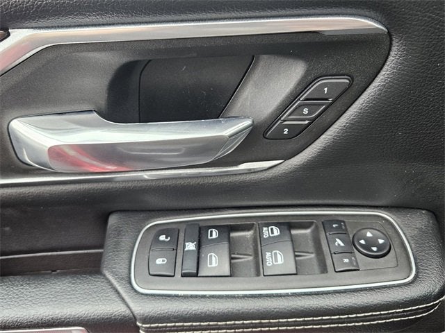 2022 RAM 1500 Laramie Crew Cab 4x4 5'7" Box