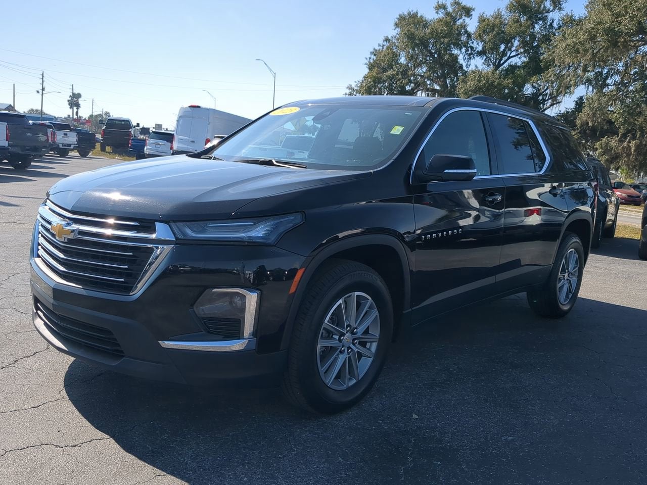 2023 Chevrolet Traverse LT Cloth