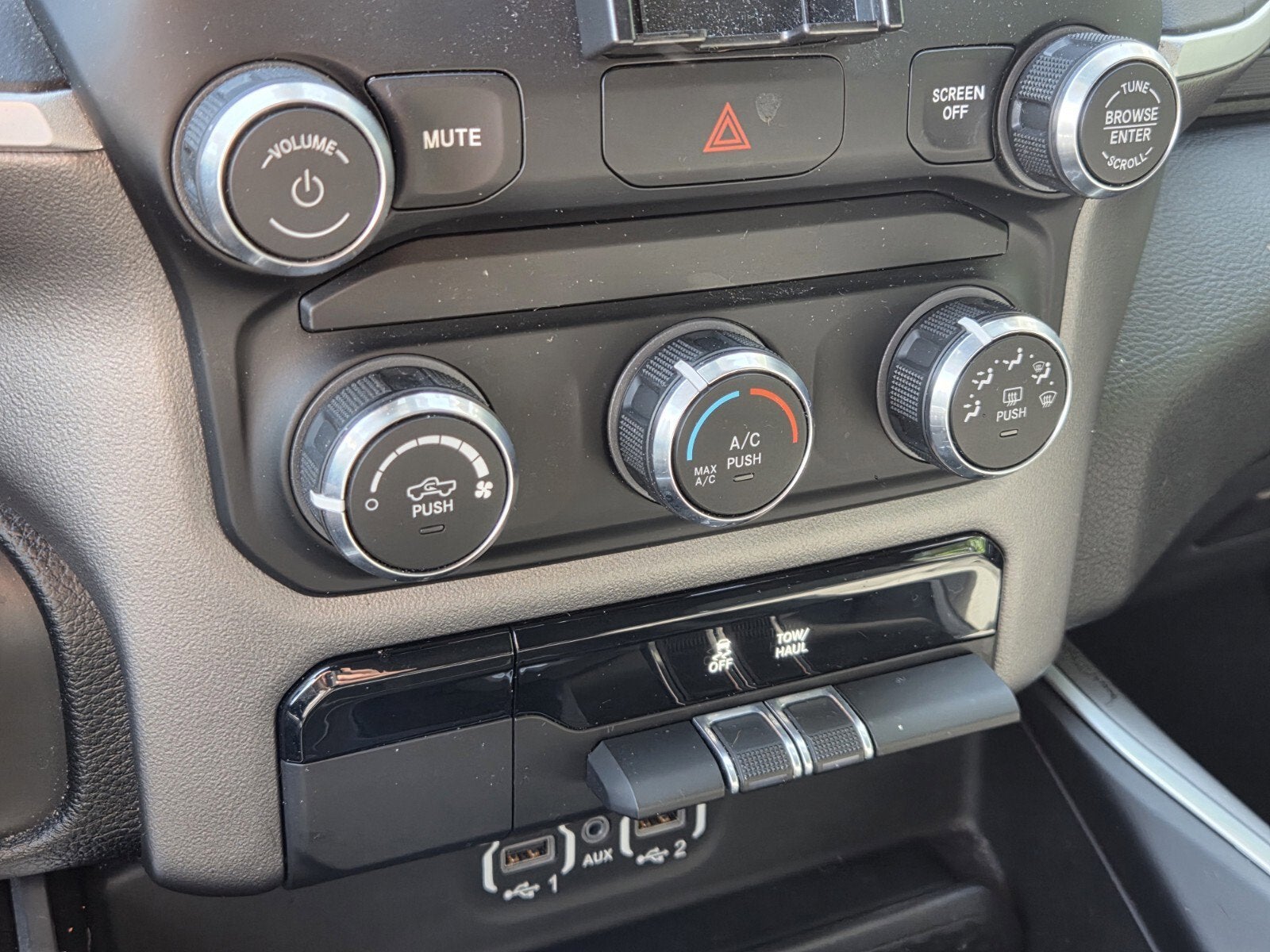 2022 RAM 1500 Big Horn Crew Cab 4x4 5'7" Box