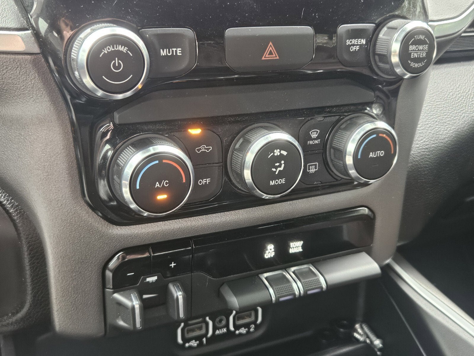 2021 RAM 1500 Big Horn Quad Cab 4x4 6'4" Box