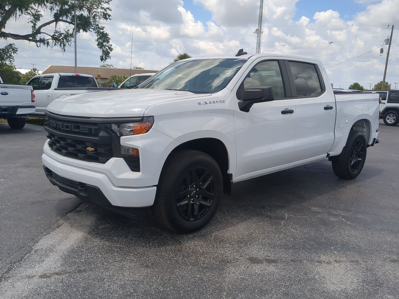 2025 Chevrolet Silverado 1500 Custom