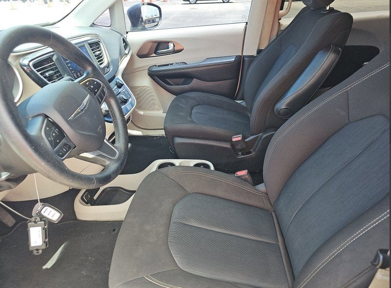 2020 Chrysler Voyager LX