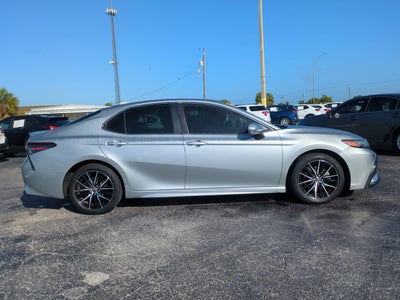 2022 Toyota Camry SE
