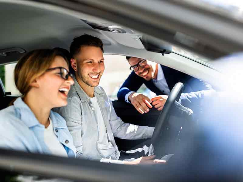 Plattner's Quincy Chevrolet GMC in QUINCY FL couple buying a new car