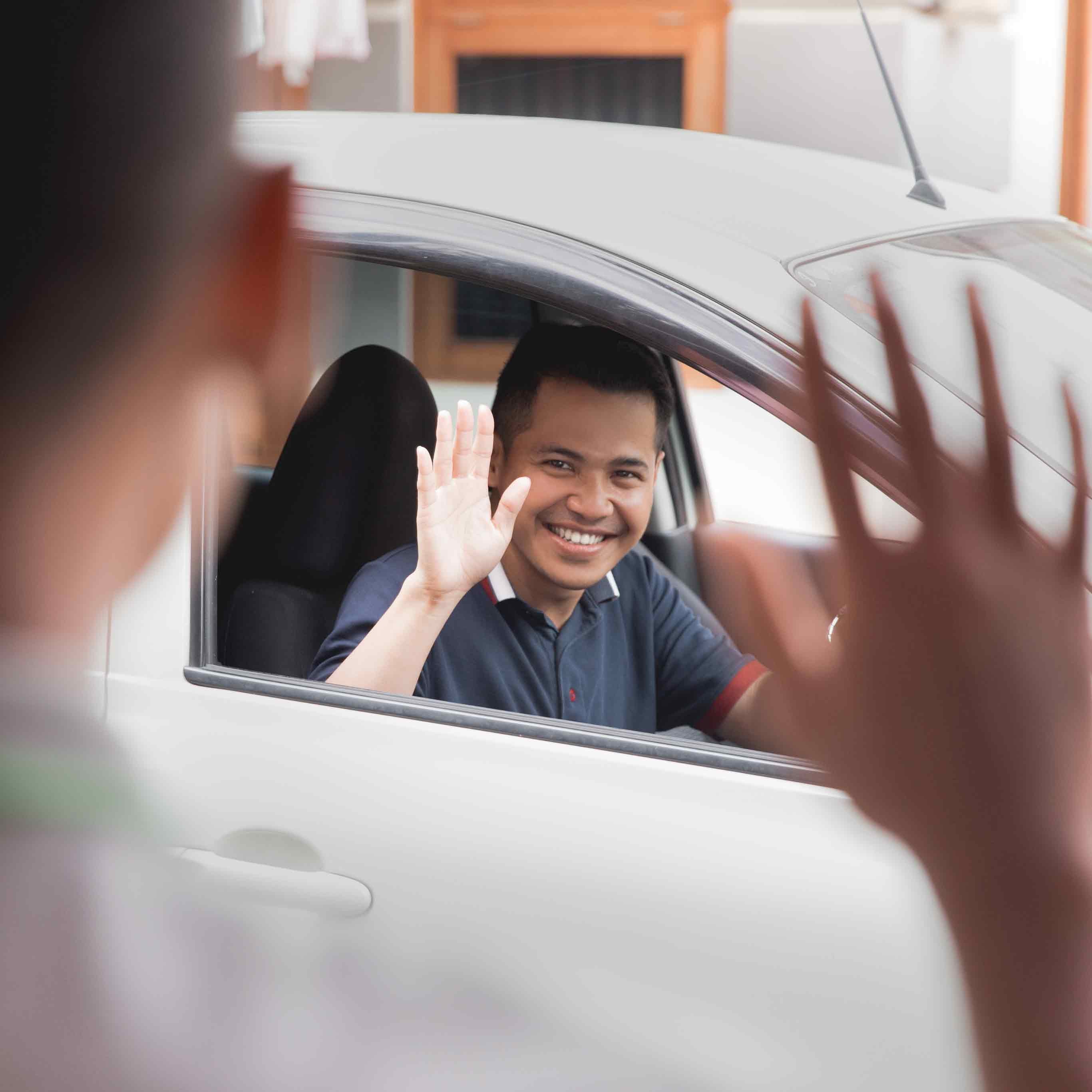 Plattner's Quincy Chevrolet GMC in QUINCY FL customer waving to sales rep